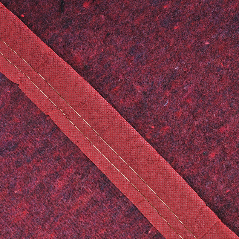 Frazada Térmica Queen / Líneas Rojo – Plumetti